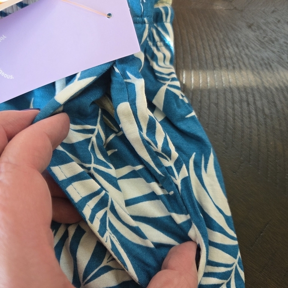 ‼️3/$30‼️Blue & White Leaf Print Shorts Womens 3X Tropical Lightweight Beach New - Picture 4 of 7